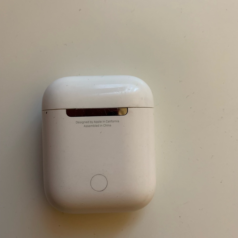 AirPods - Picture 2 of 3